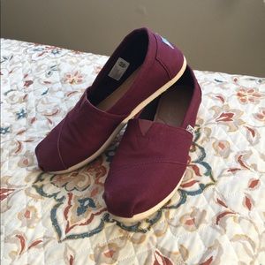 Toms classic canvas slip on